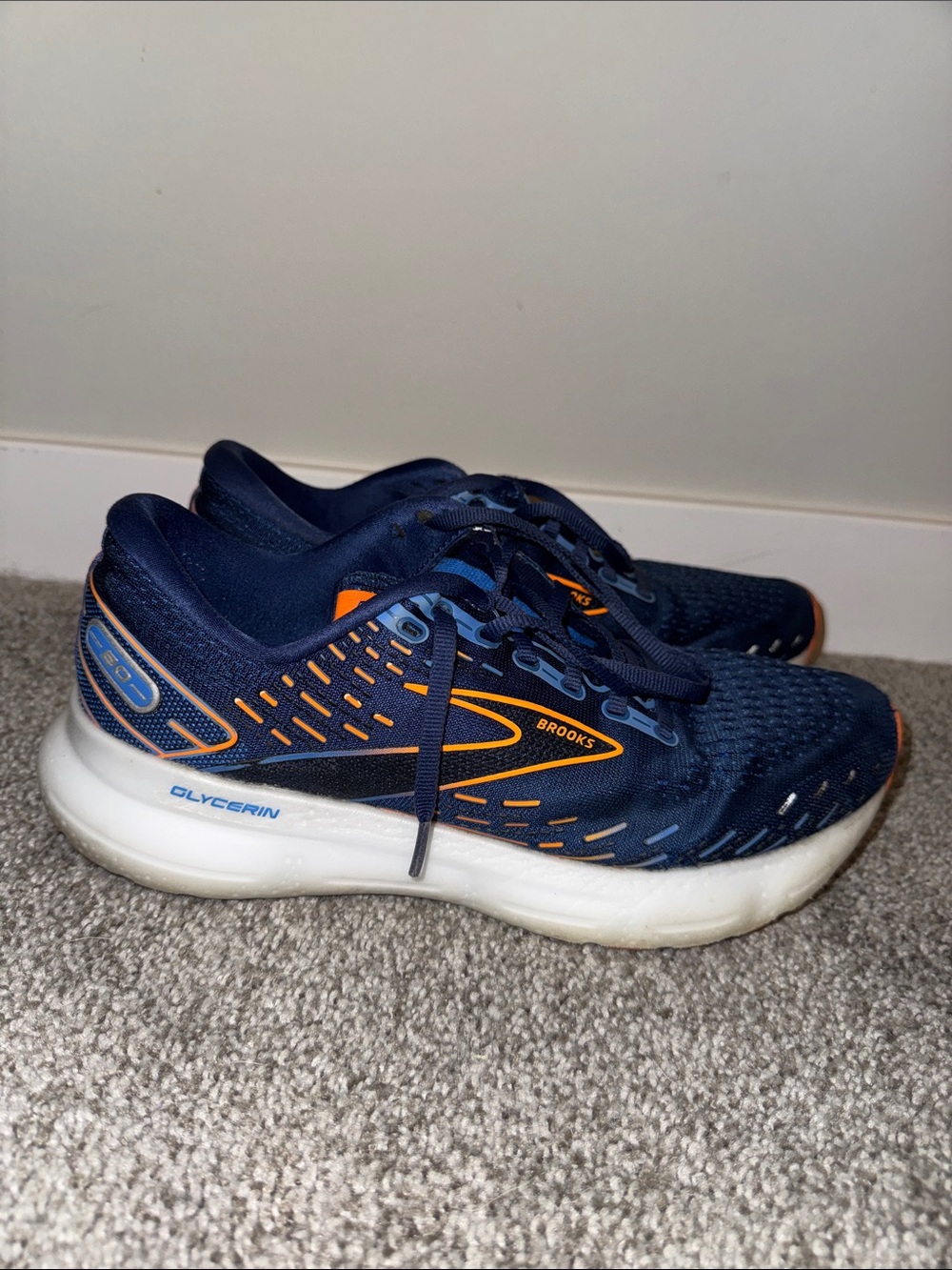 Brooks mens 9.5 Navy and Orange Glycerin Athletic Sneakers
